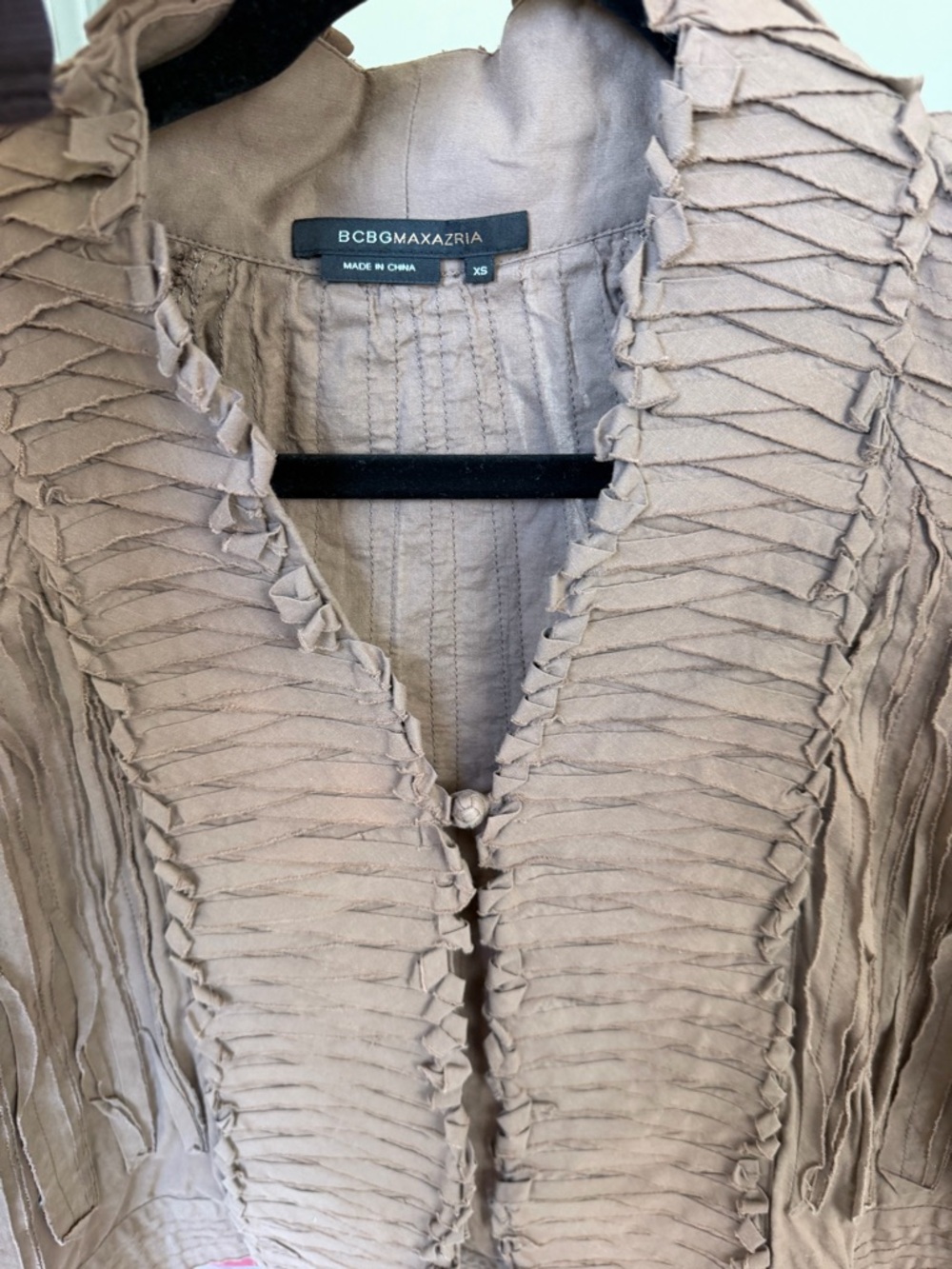 BCBGMaxAzria Brown Textured Short Sleeve Blouse with Pleated Front - Picture 4 of 4